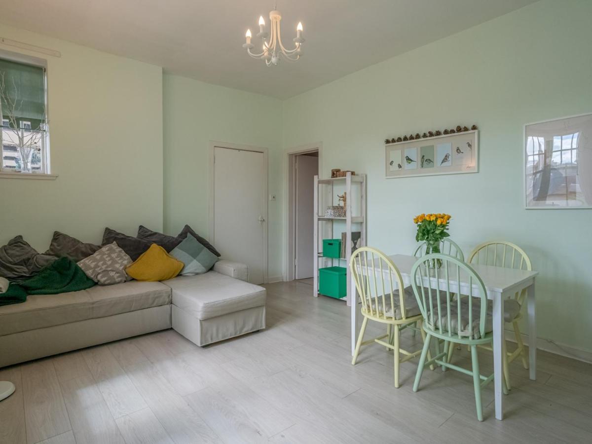 Pass The Keys Central Spacious Flat At Royal Mile Edimburgo Exterior foto